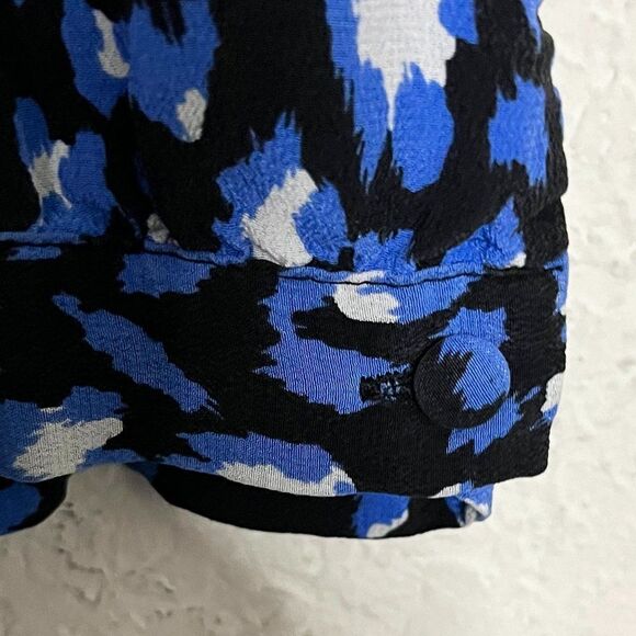 Joie Blue Animal Print Silk Blouse NWOT - Picture 4 of 10
